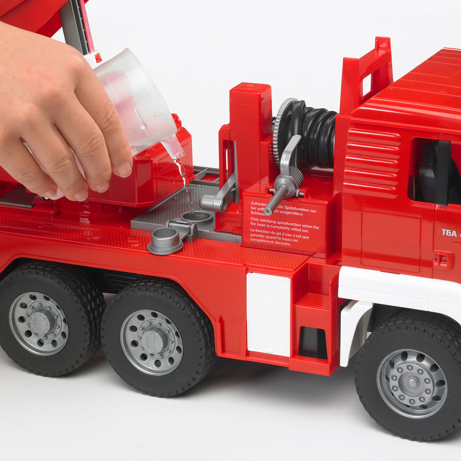 Пожарная машина MAN с помпой и звук. модулем Bruder - миниатюра 3