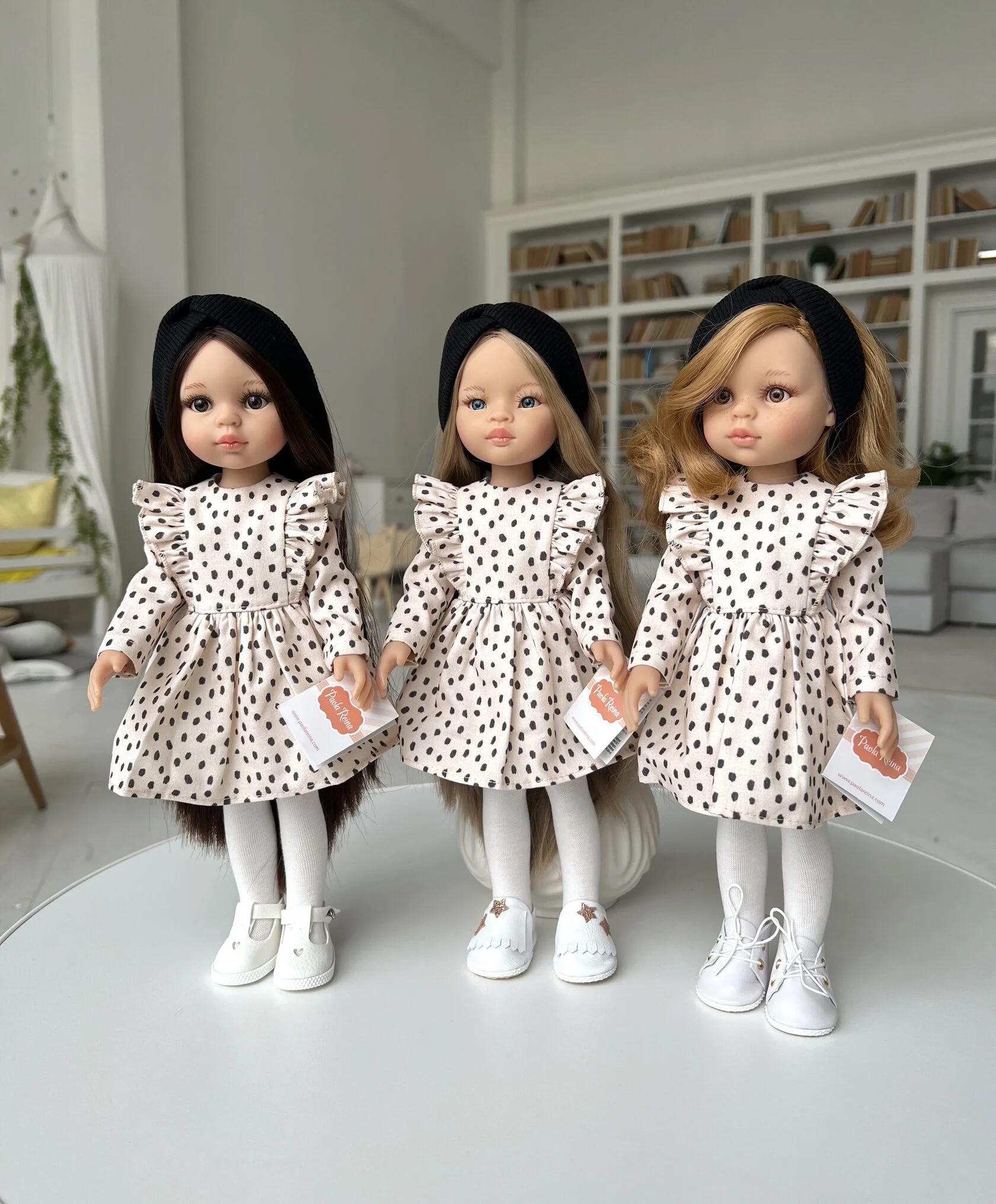 Одежда для кукол 32см Комплект Платье Пятныки с повязкой черн. PAOLA REINA ОDS - фото 1