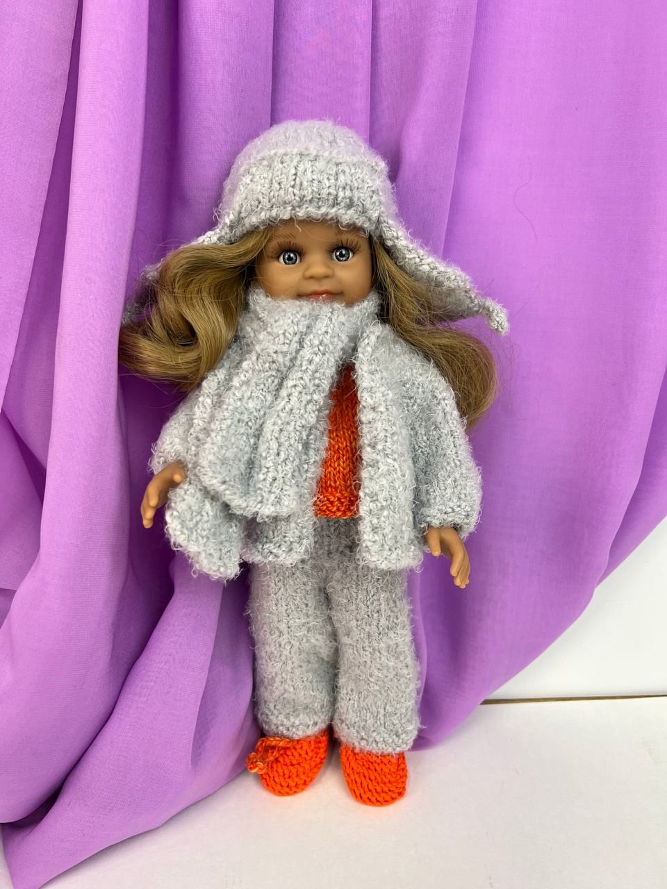 Одежда для кукол 32 см Комплект Зимний вяз. оранж-сер. шапка, пальто, майка,брюки PAOLA REINA - фото 1
