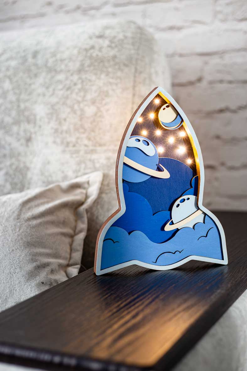 Роспись по дереву Ракета - ночник серия Космос Dobrika - фото 1