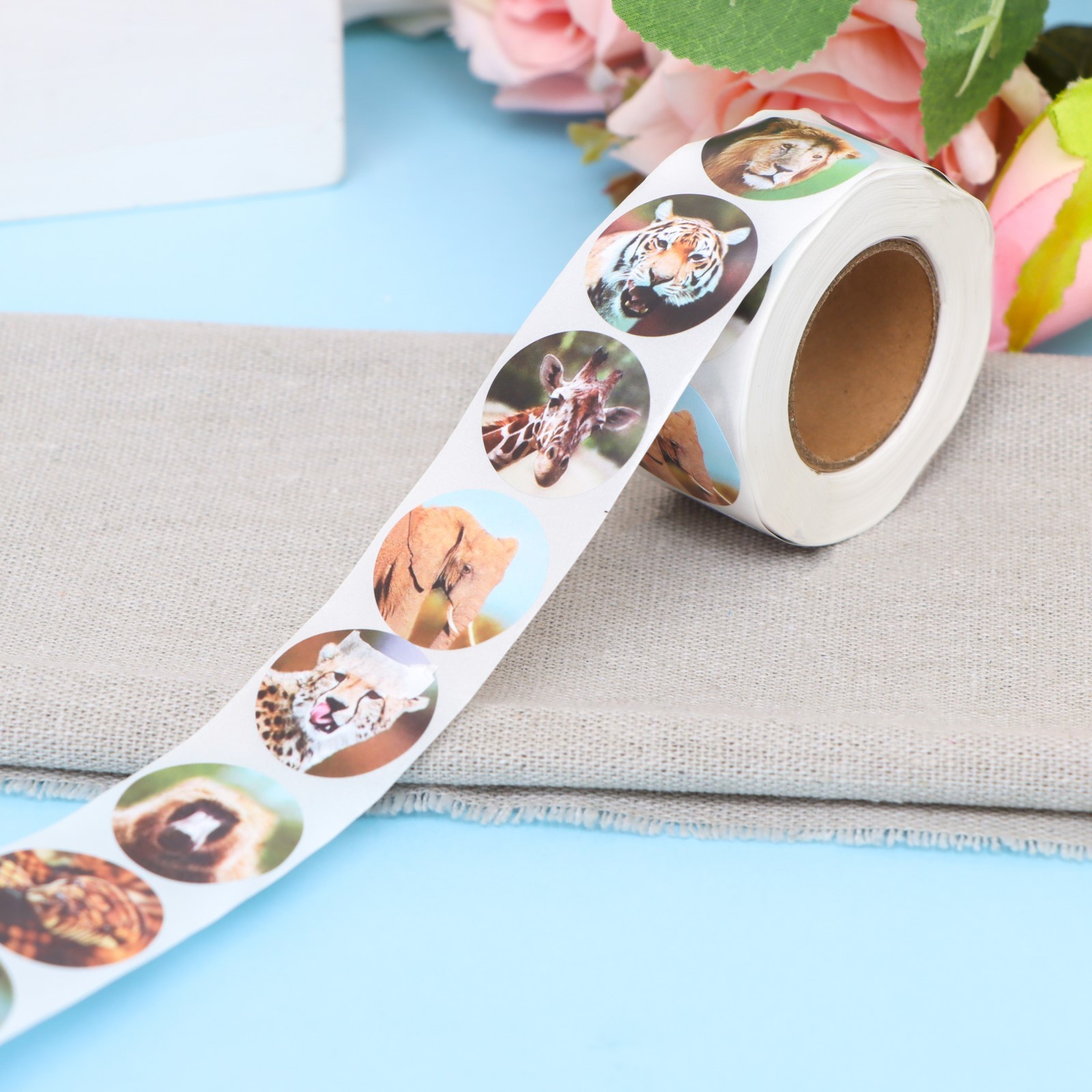 Наклейки в рулоне Зверюшки 500шт 2,5*2,5  - фото 1