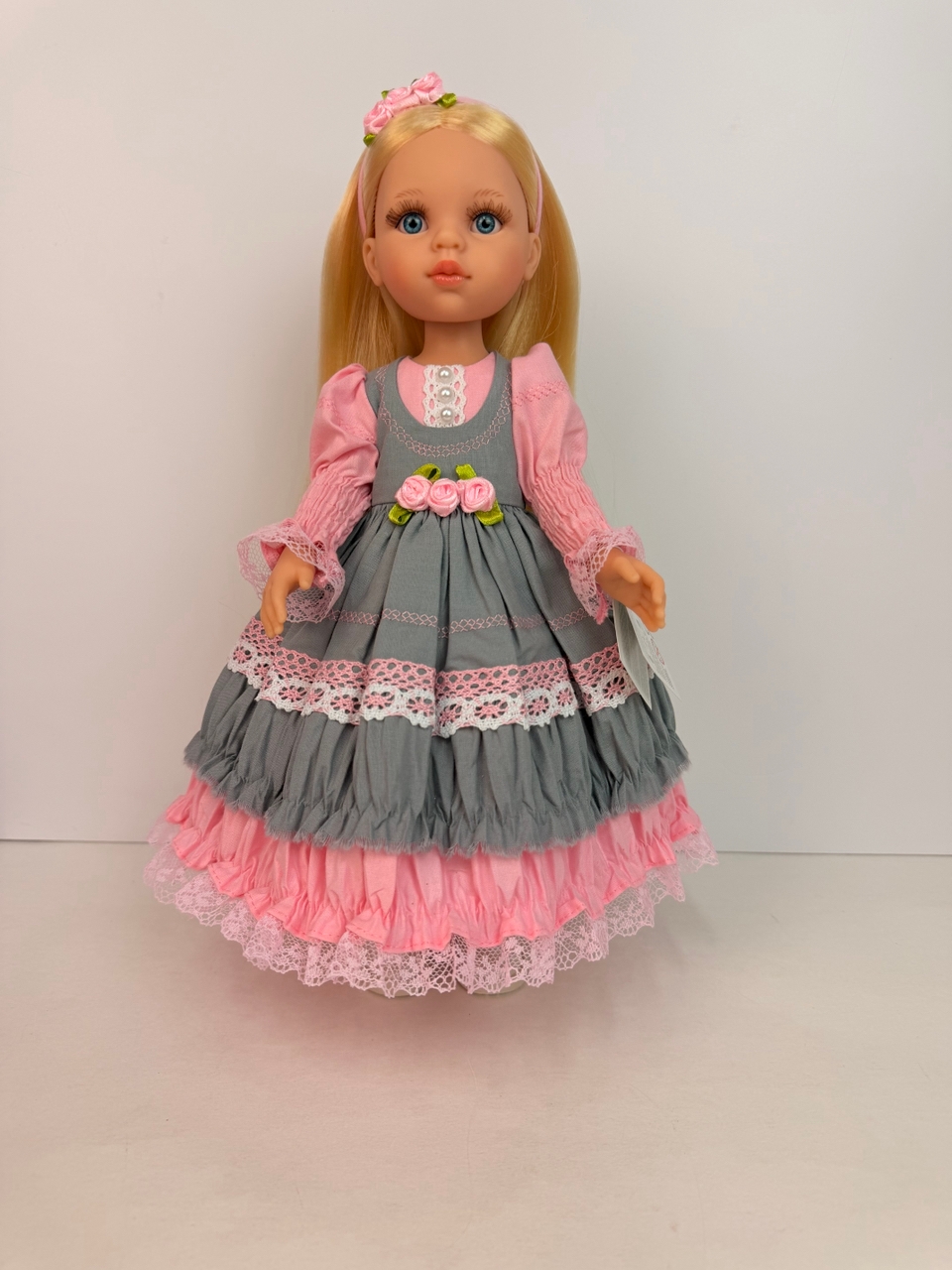 Кукла Алена 32см в одежде PAOLA REINA - фото 1