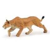 Фигурка коллекционная Львица на охоте Papo - миниатюра 2